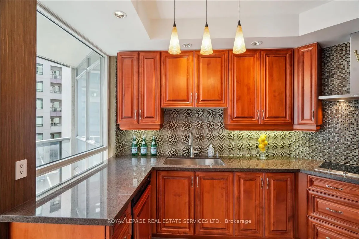 10 Bellair Street, #804