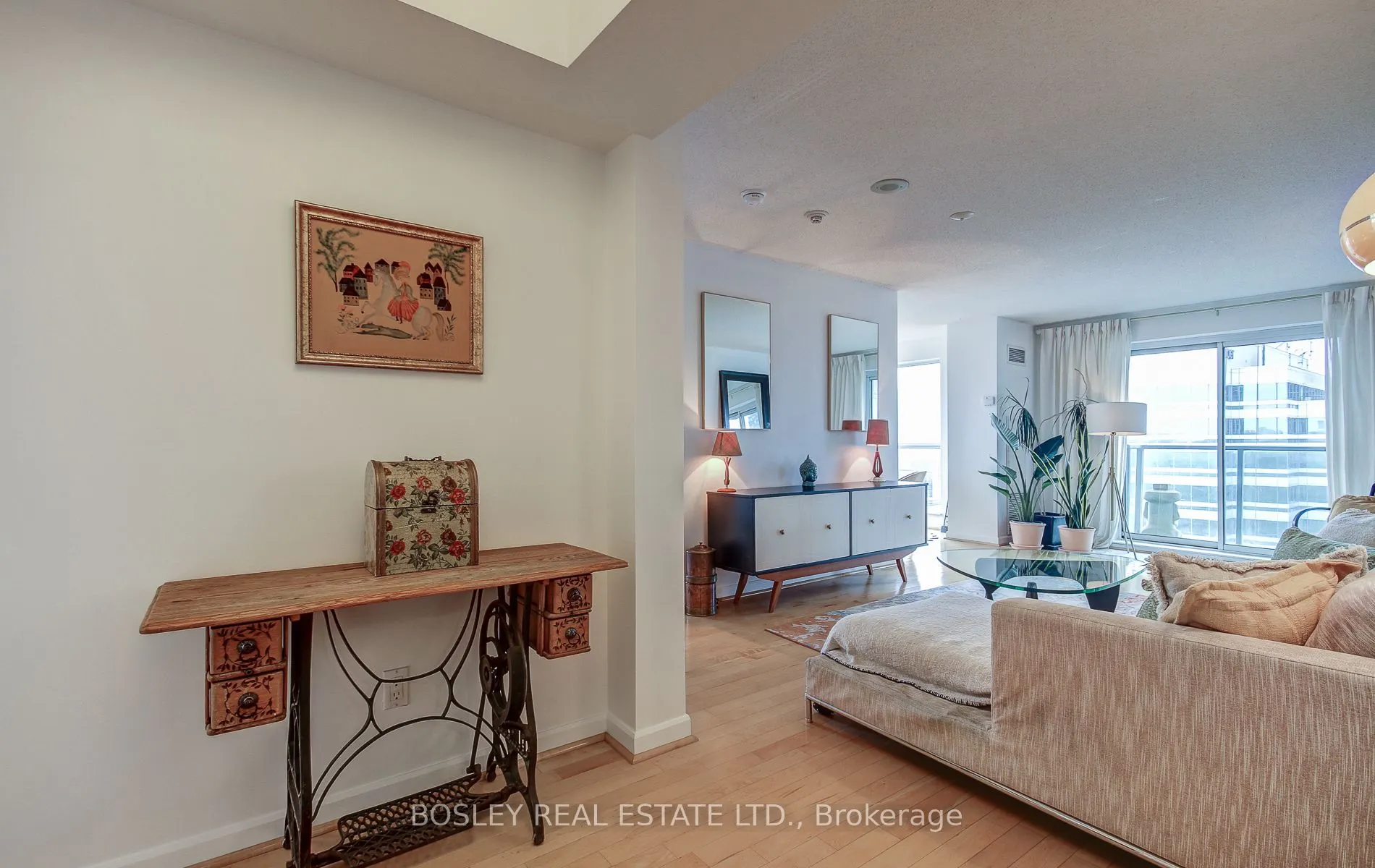 8 Park Road, #2010