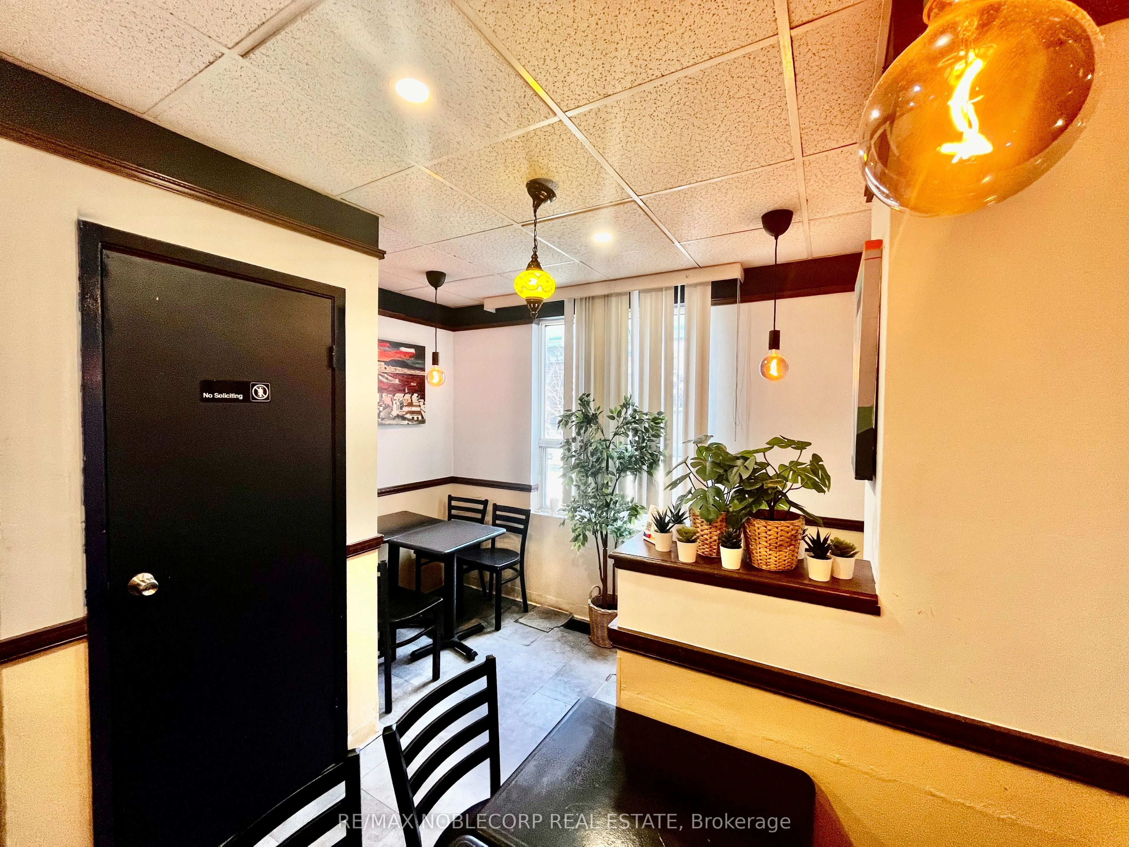 656 Spadina Avenue