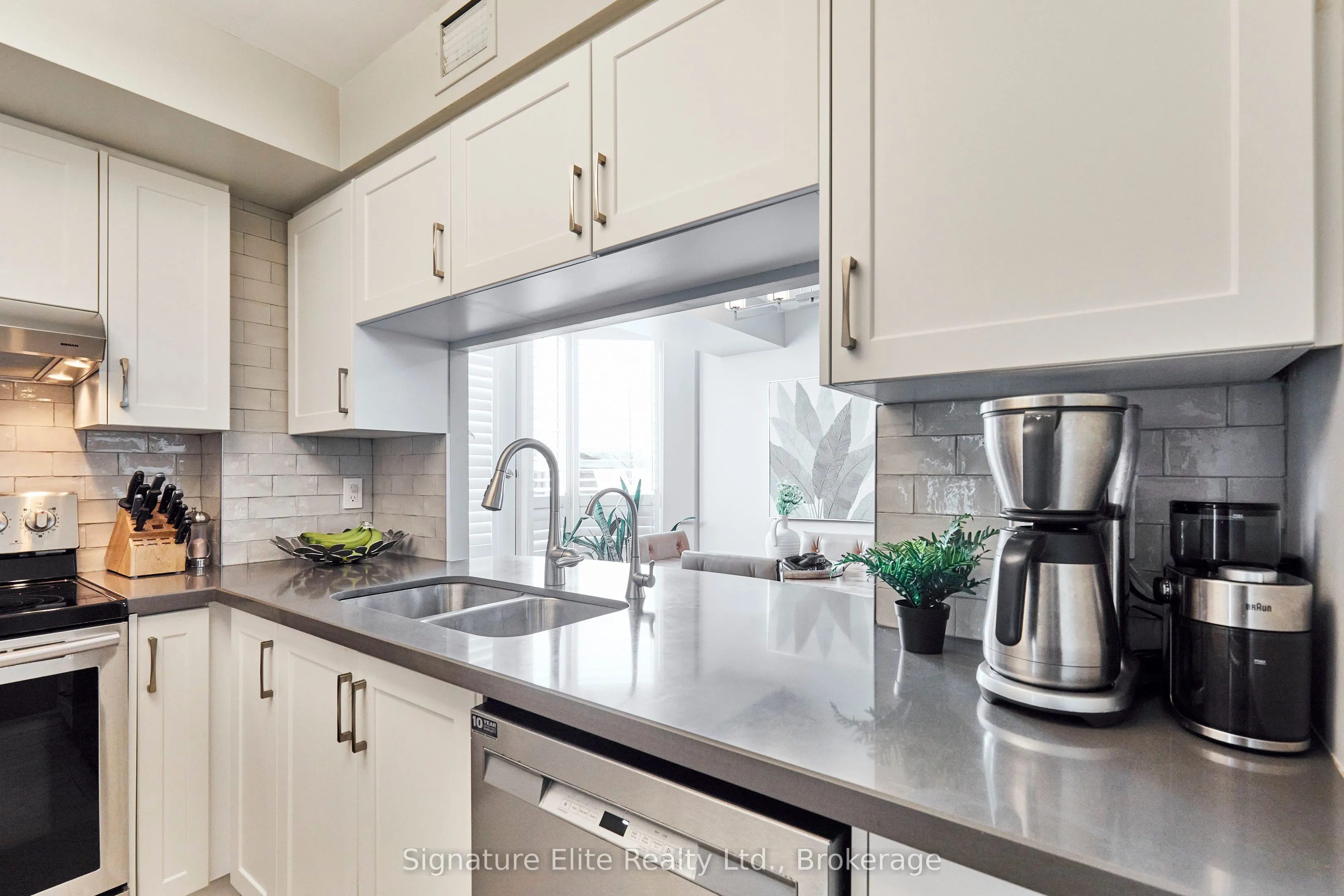 1700 Eglinton Avenue E, #1106