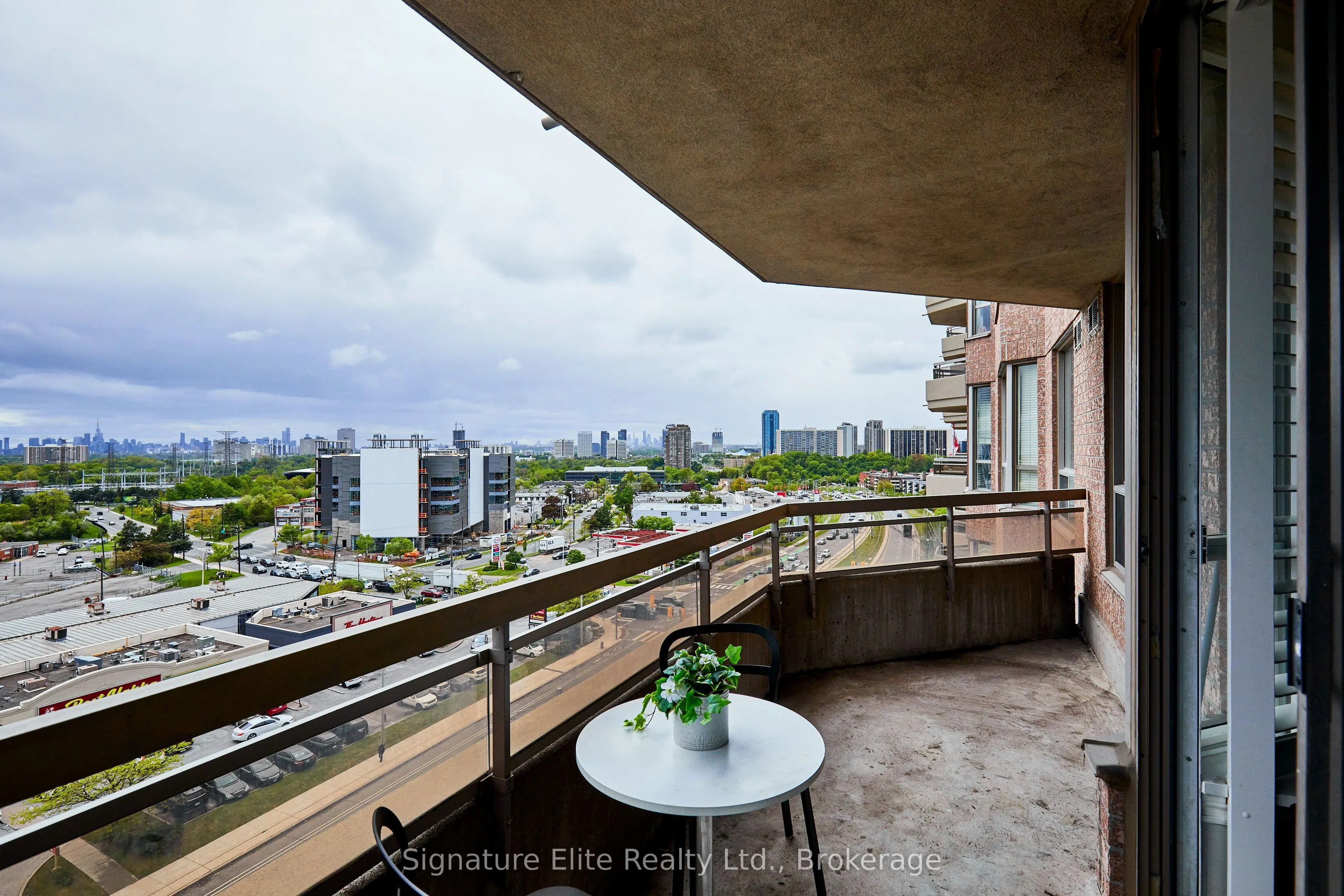 1700 Eglinton Avenue E, #1106