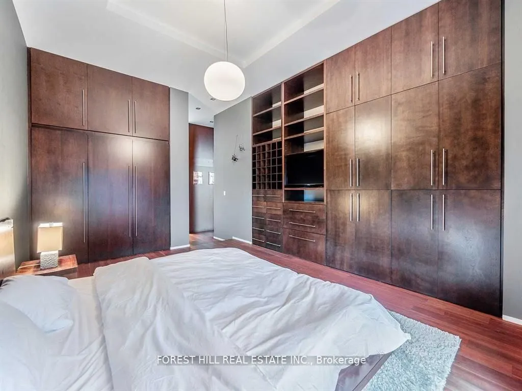 8 Wellesley Street E, #PH7