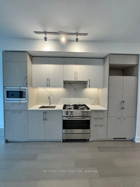 8 Manor Street W, #608