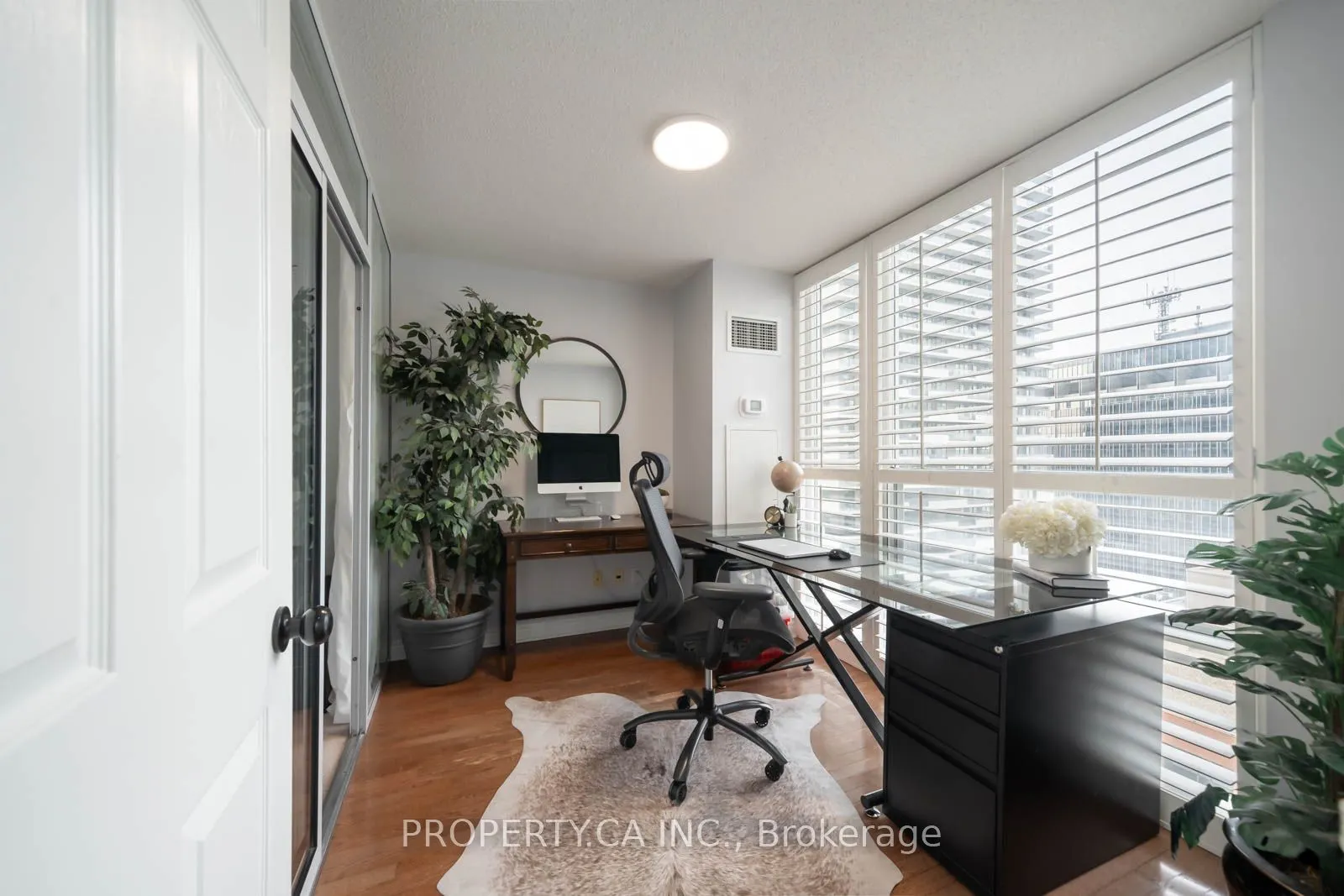 43 Eglinton Avenue E #1902