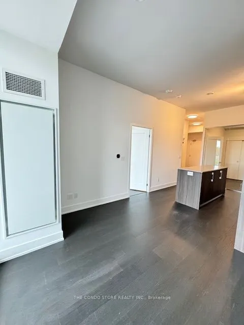 8 Manor Road W, #704