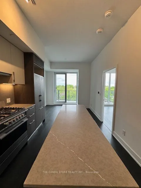 8 Manor Road W, #704