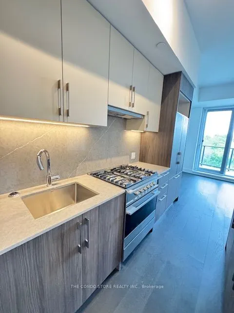 8 Manor Road W, #704