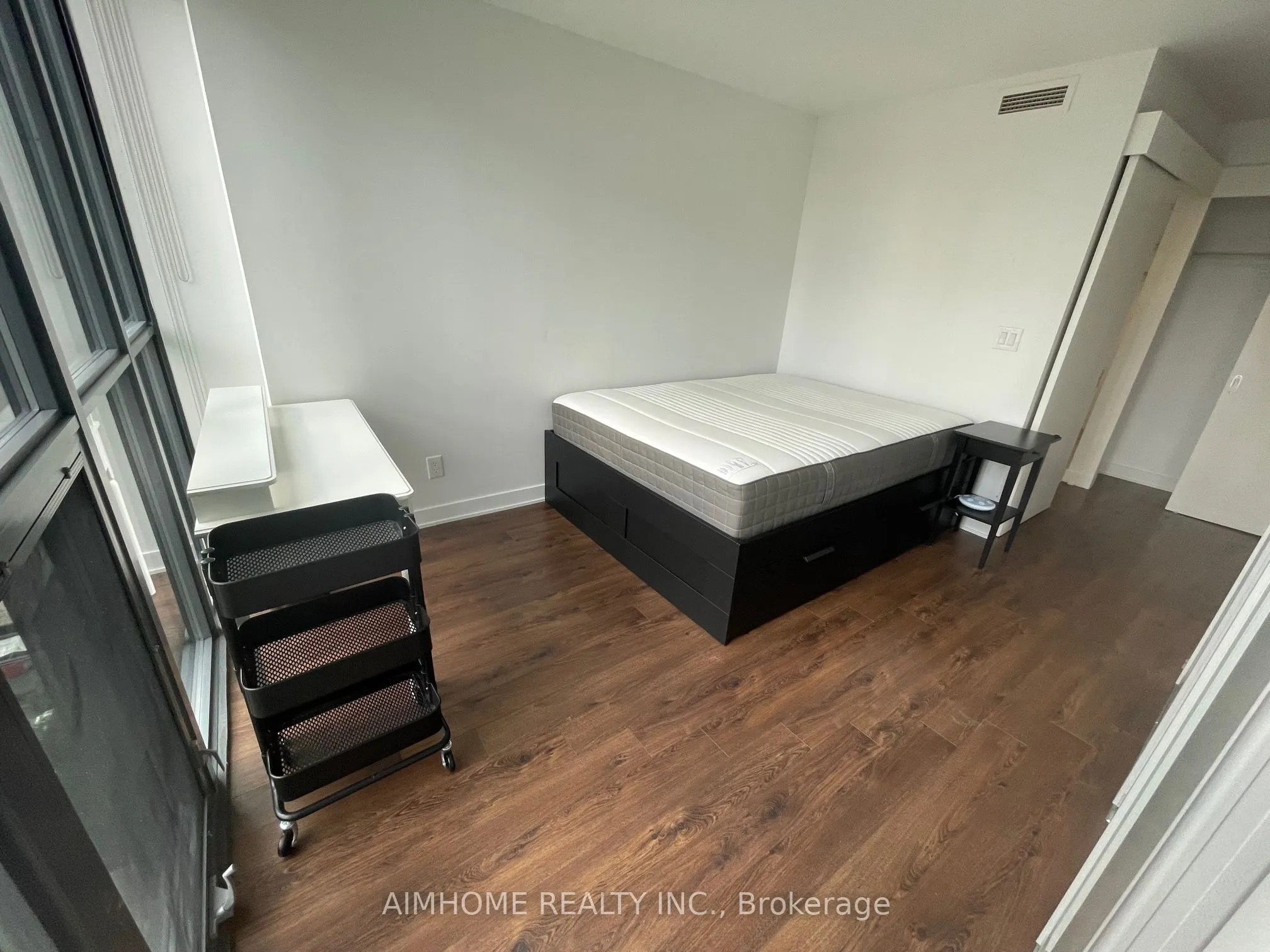 110 Charles Street E #803