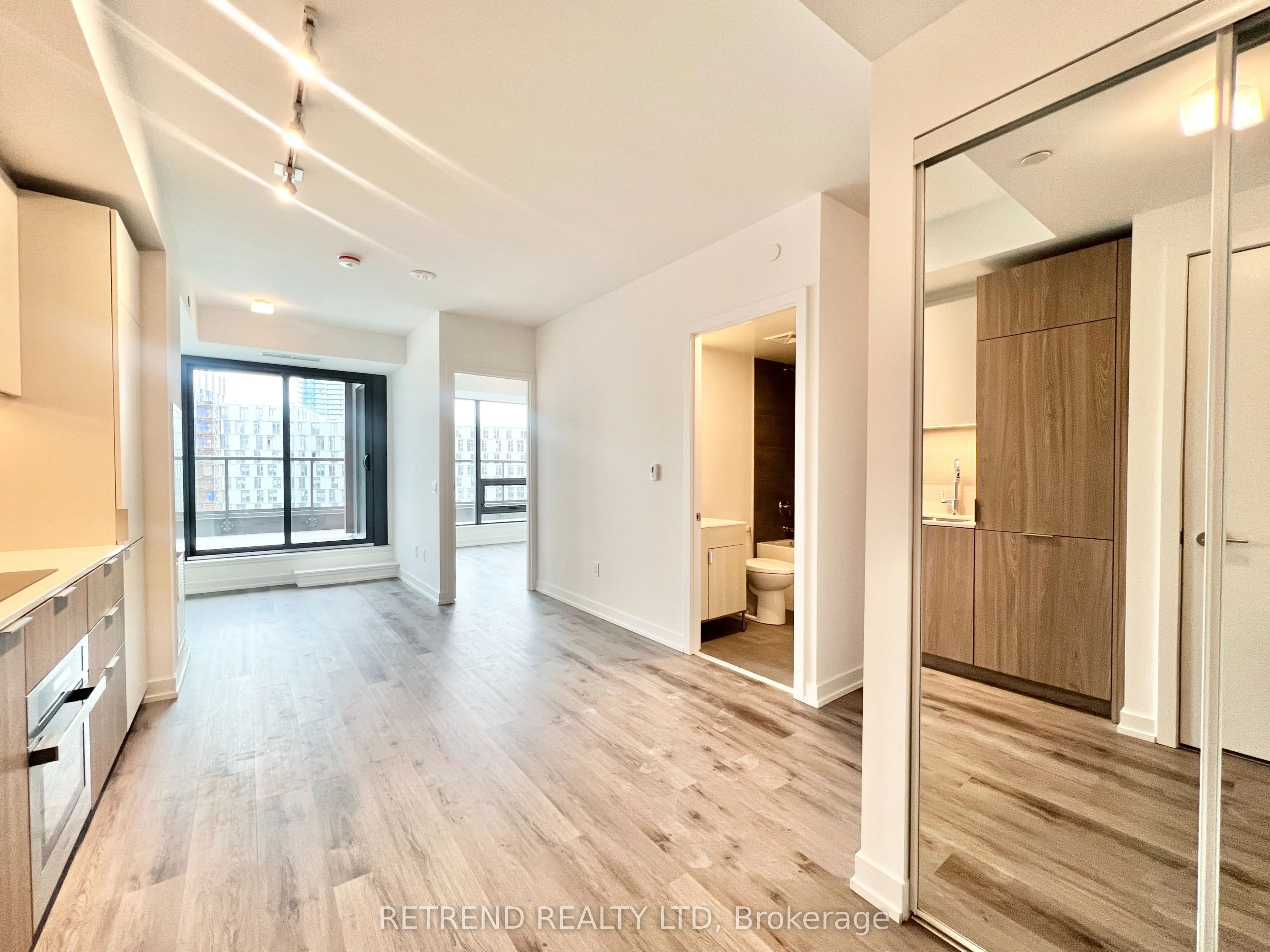 28 Eastern Avenue, #815
