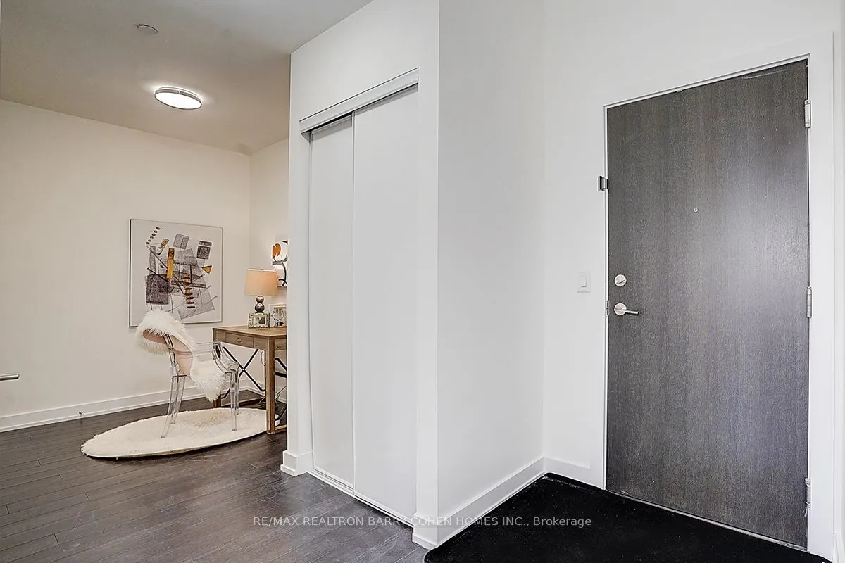 6 Parkwood Avenue #TH107