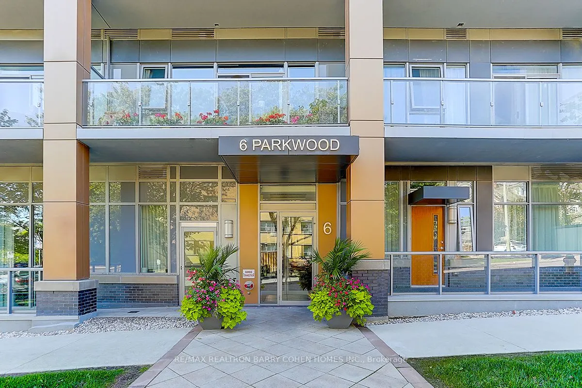 6 Parkwood Avenue #TH107