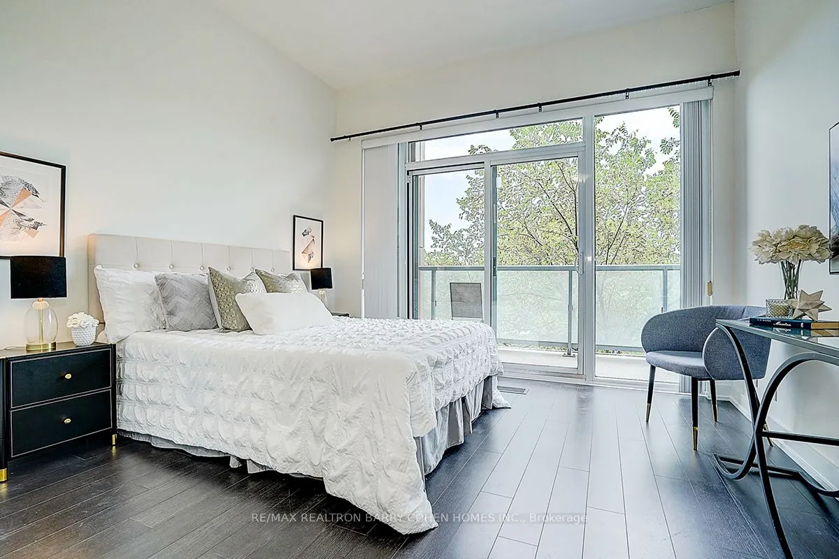 6 Parkwood Avenue #TH107