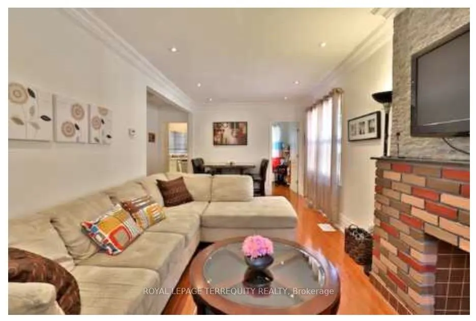 78 Lawrence Avenue W