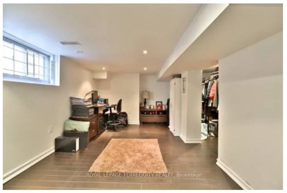 78 Lawrence Avenue W