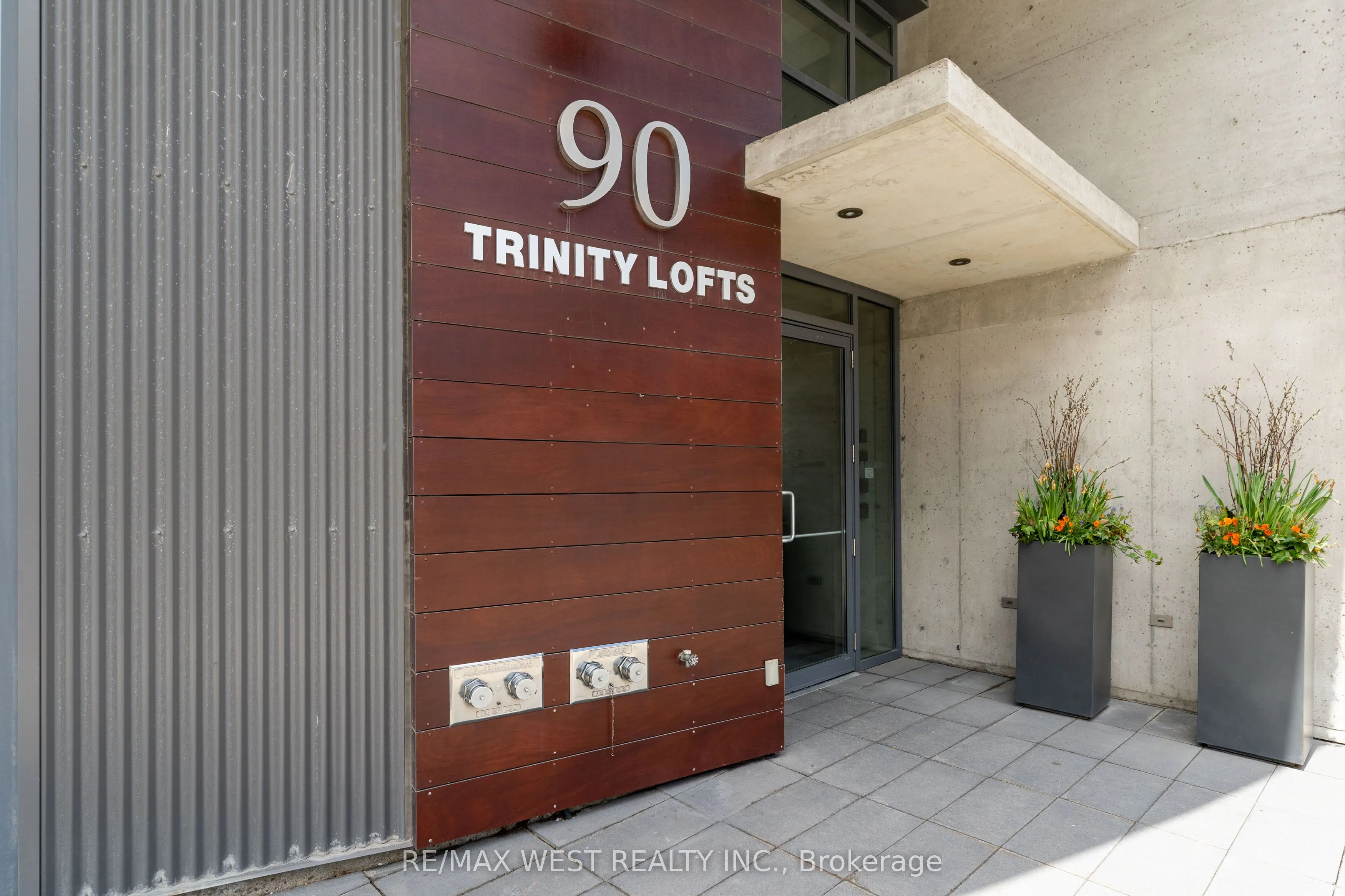 90 Trinity Street #303