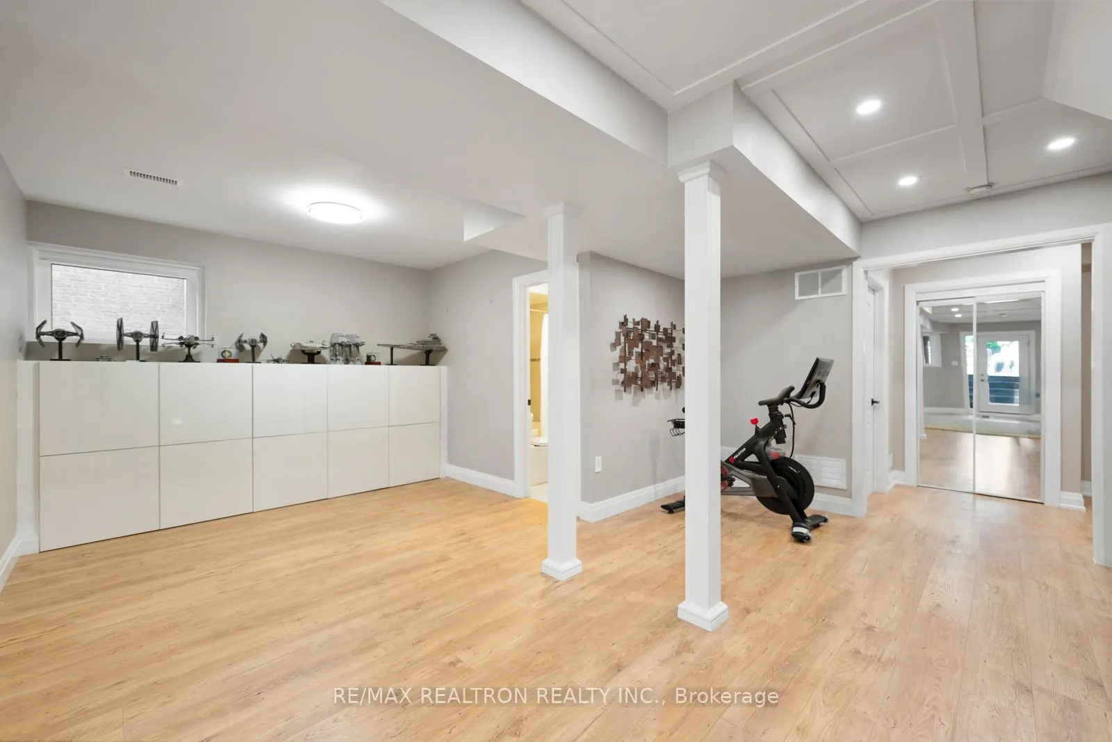 24 Model Avenue