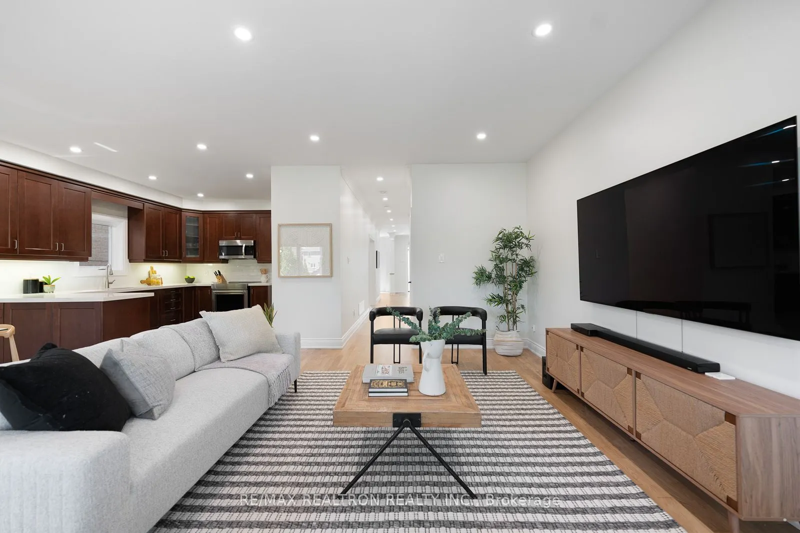 24 Model Avenue