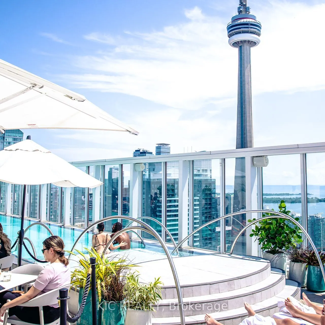250 Wellington Street W #1727