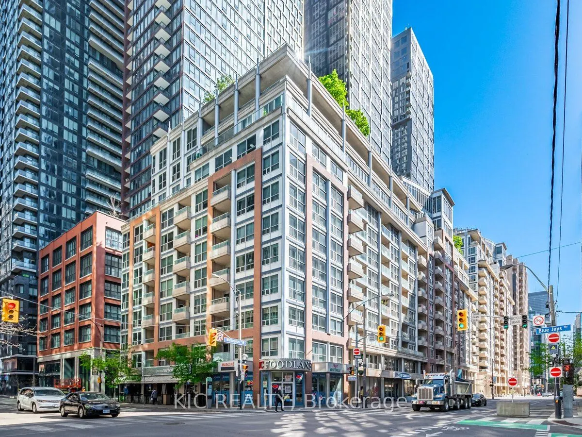 250 Wellington Street W #1727