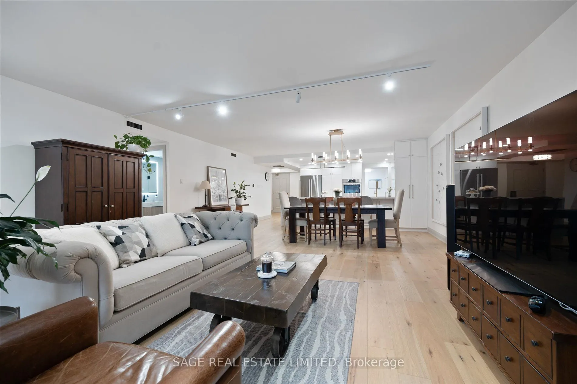 160 Frederick Street, #305