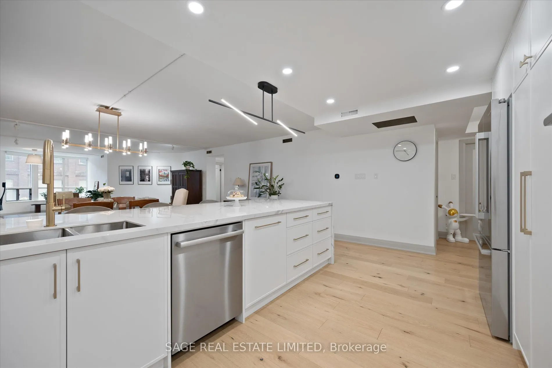 160 Frederick Street, #305
