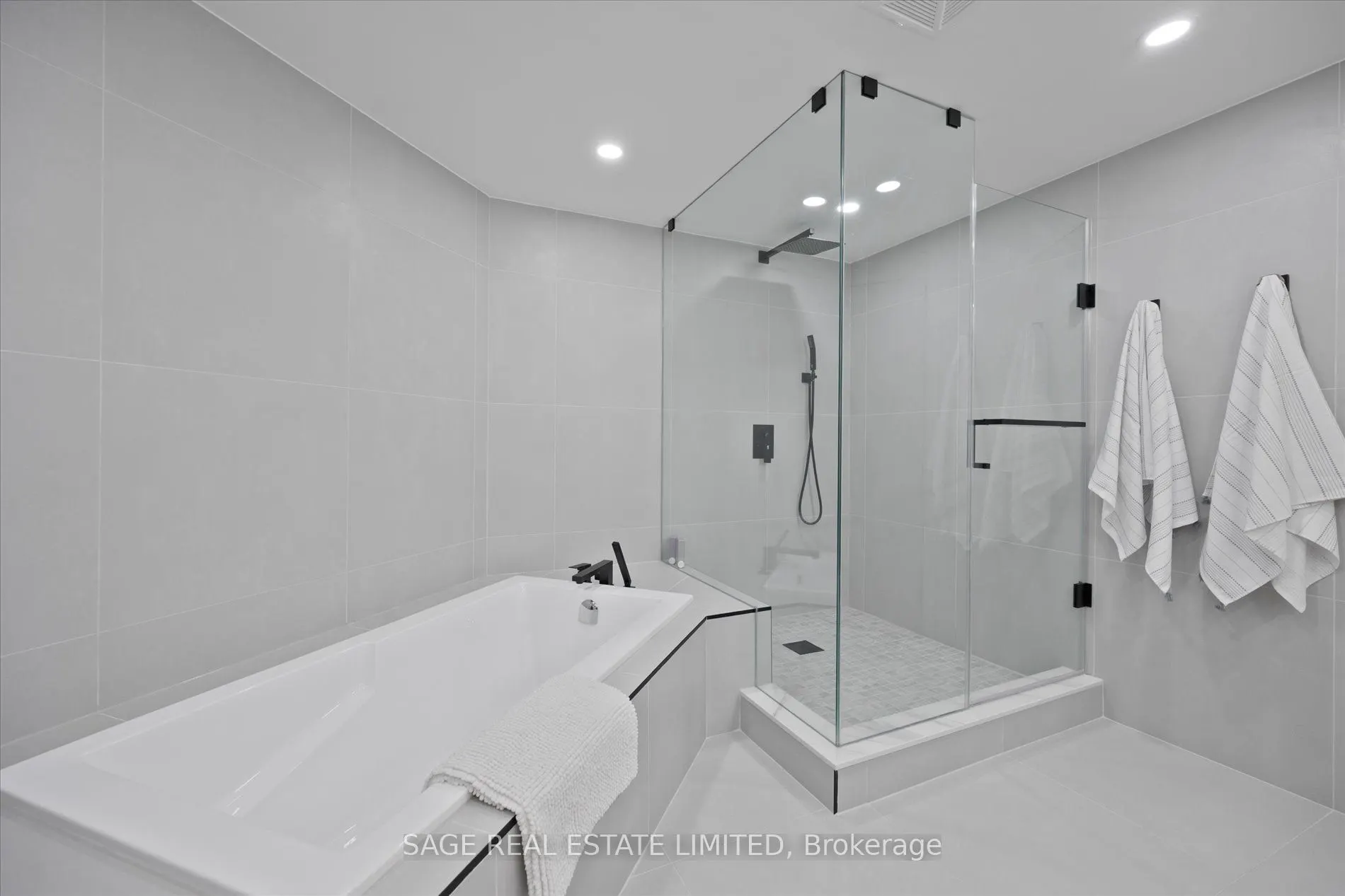 160 Frederick Street, #305