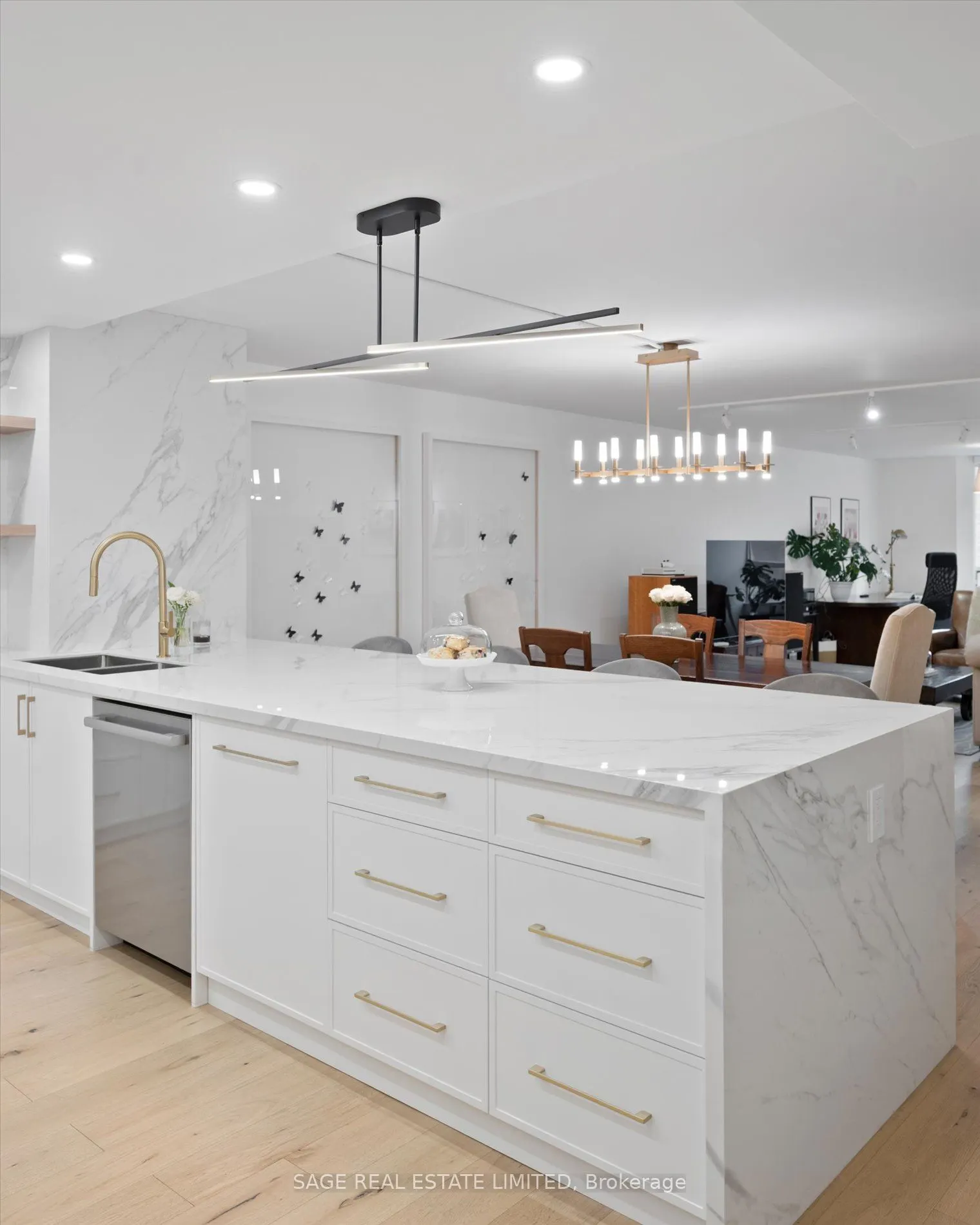160 Frederick Street, #305