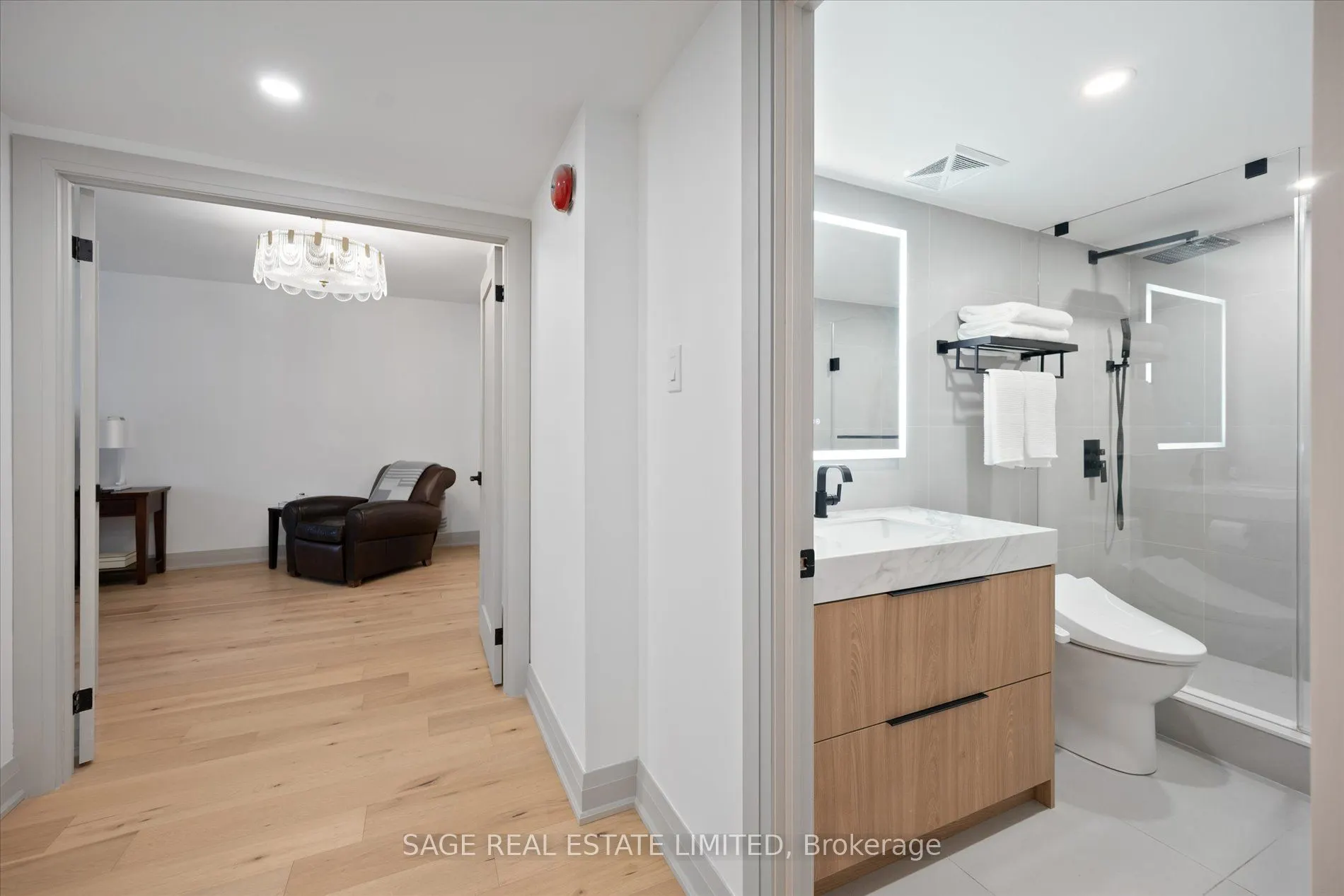 160 Frederick Street, #305