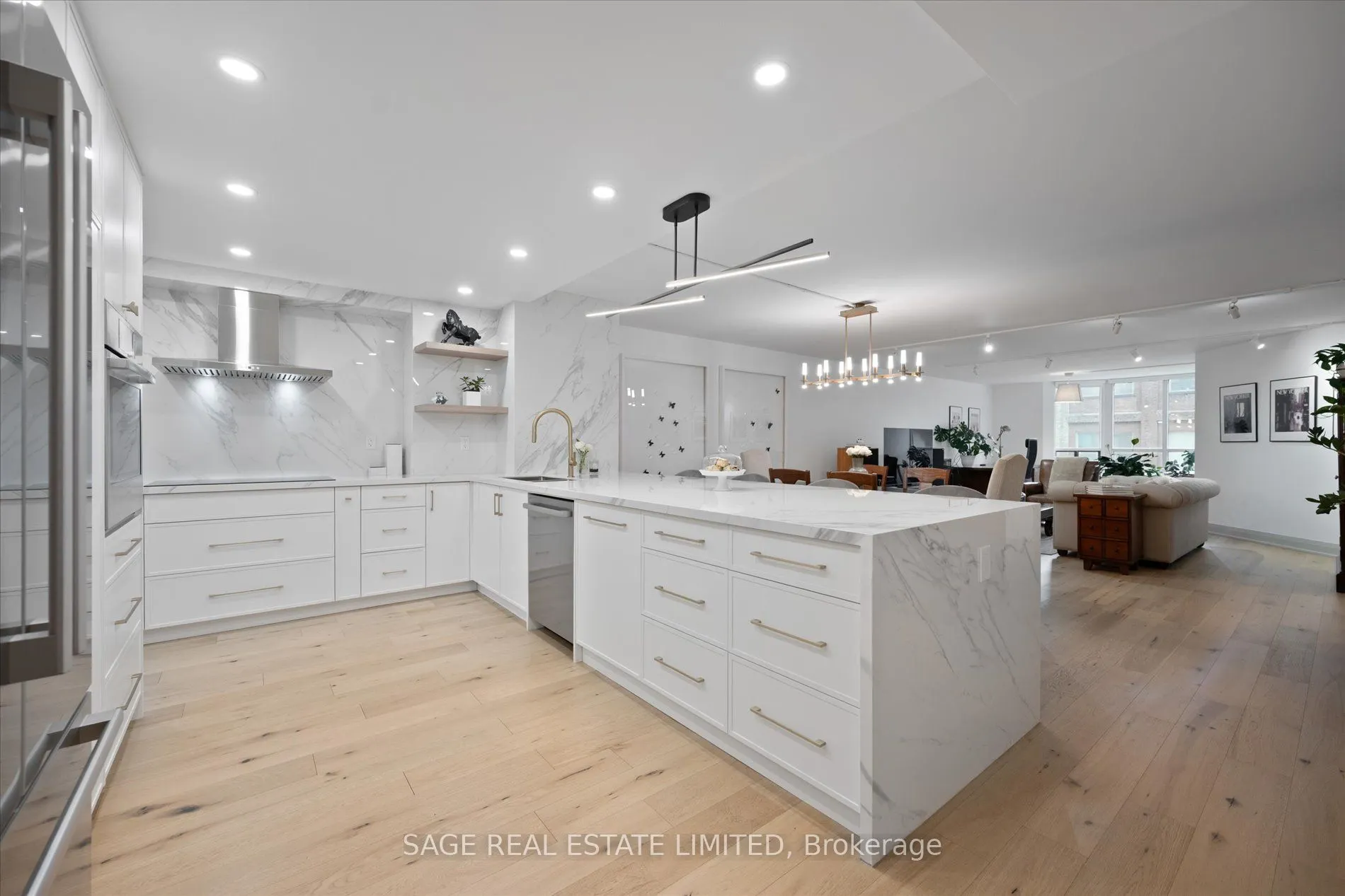 160 Frederick Street, #305