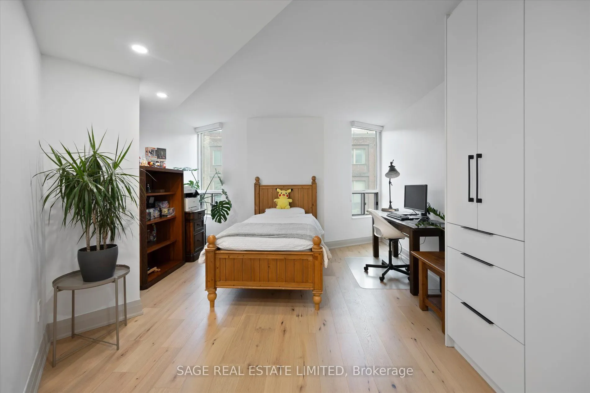 160 Frederick Street, #305