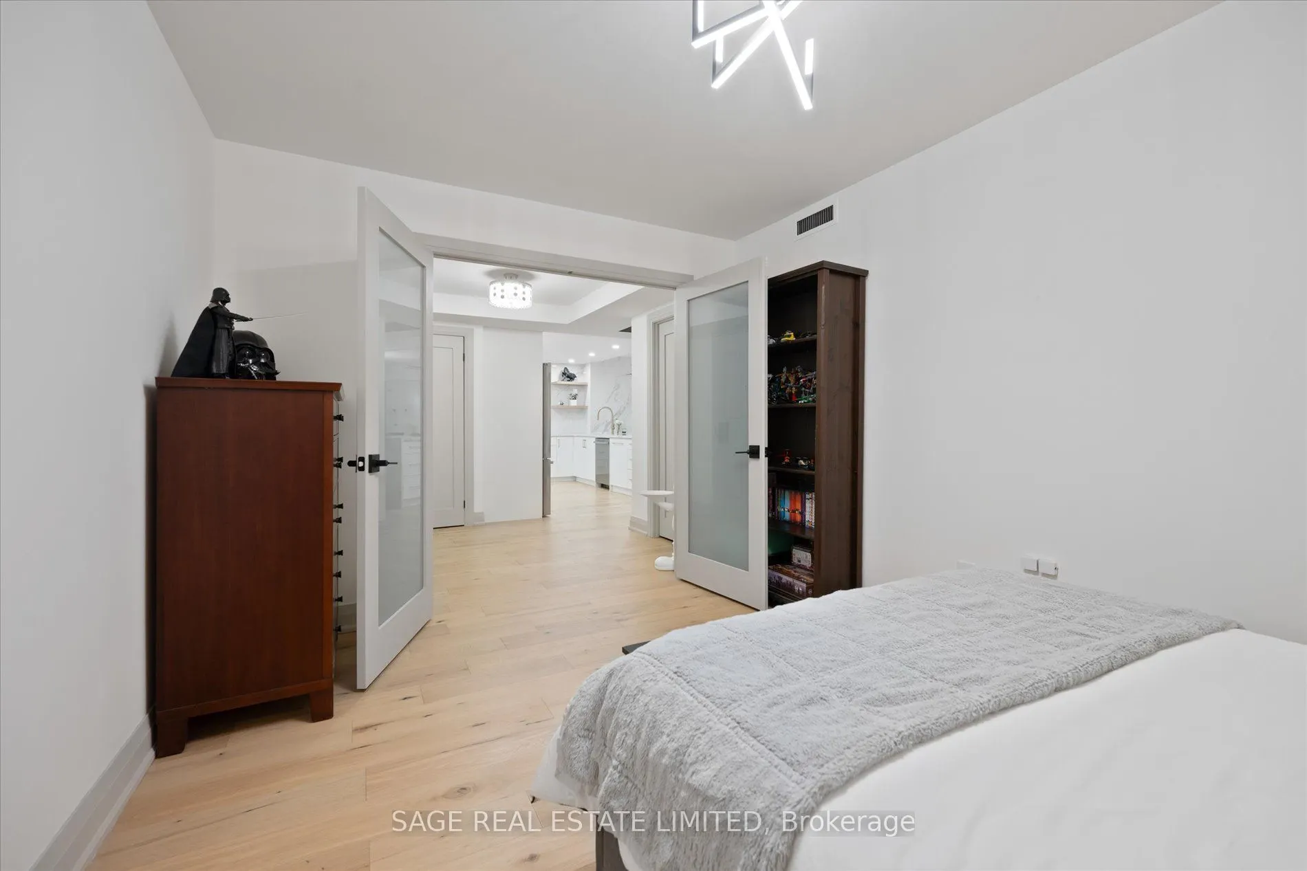 160 Frederick Street, #305
