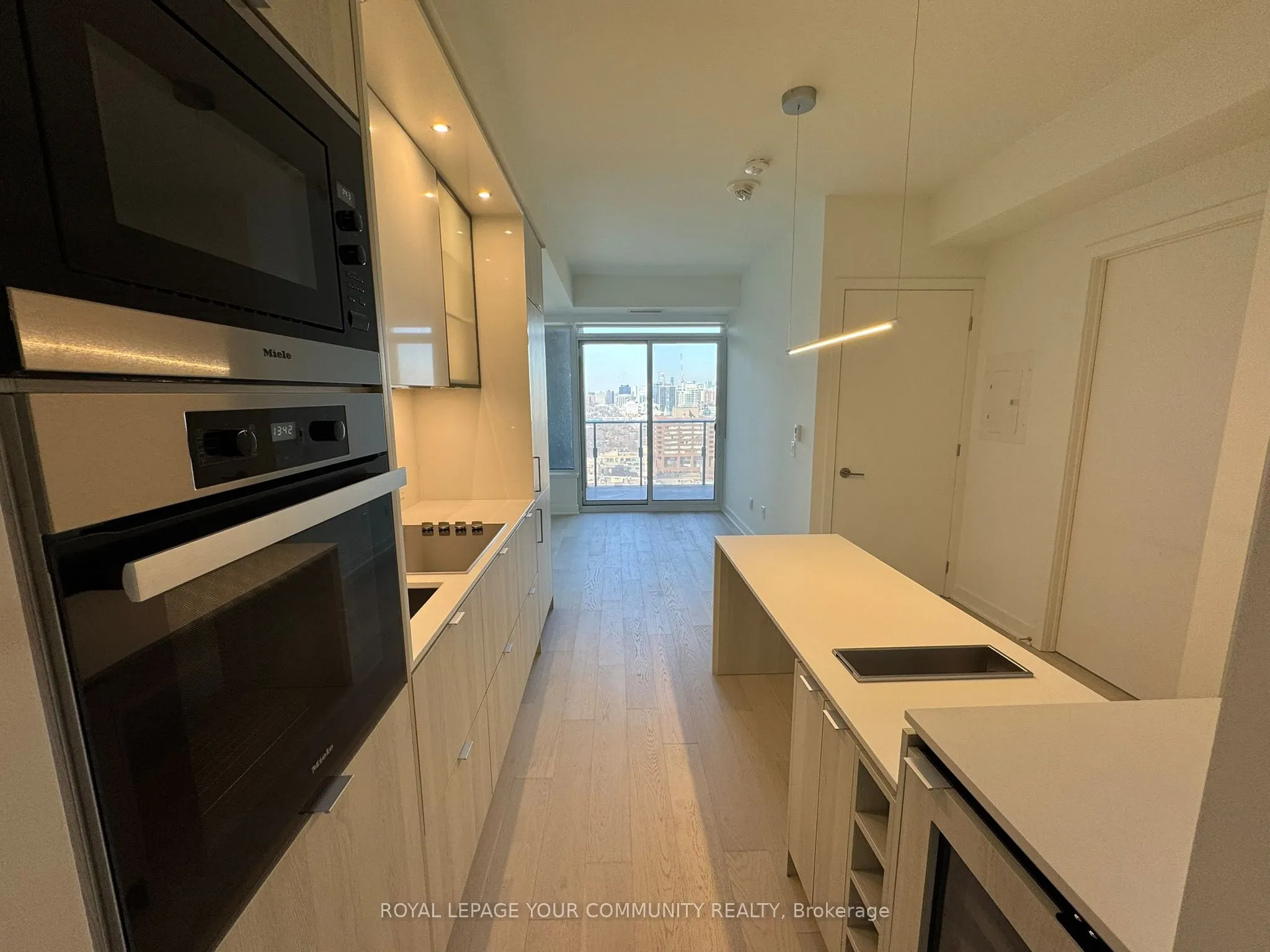 11 Yorkville Avenue, #2204