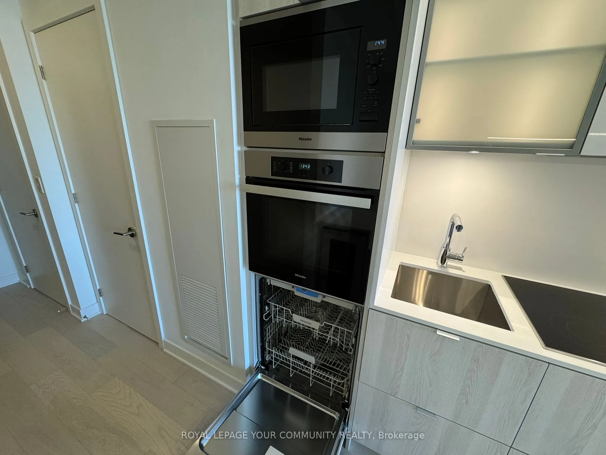 11 Yorkville Avenue, #2204