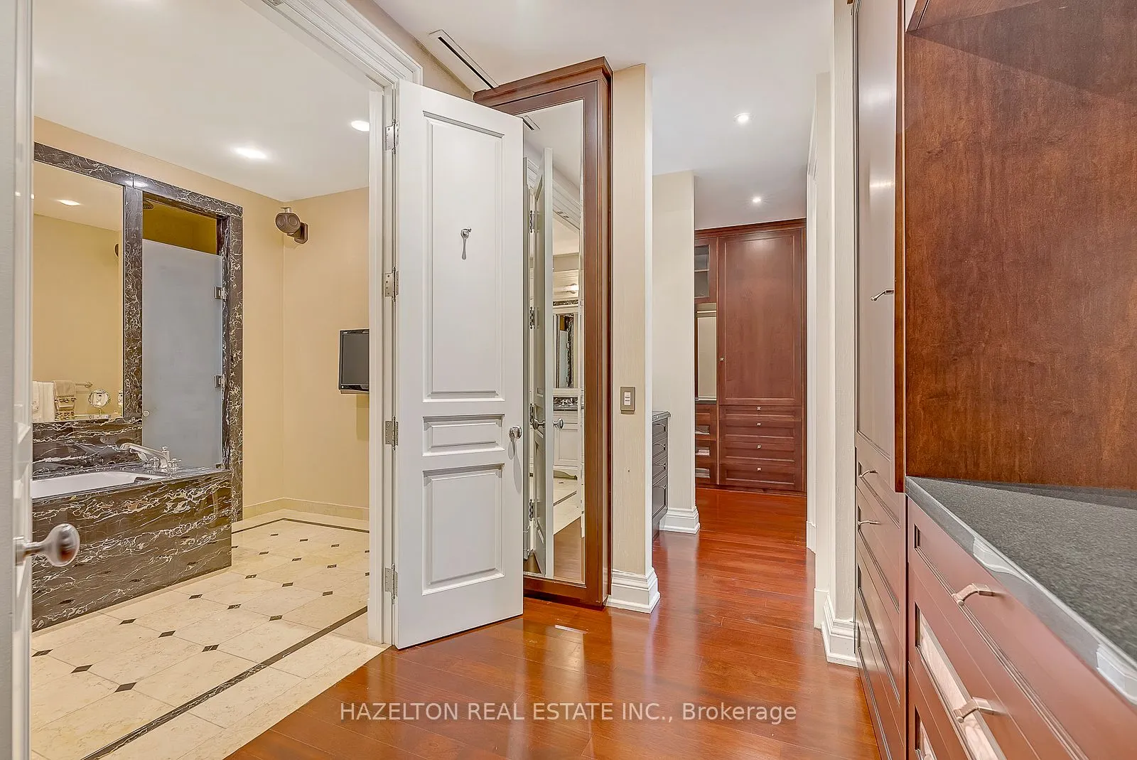 118 Yorkville Avenue, #601