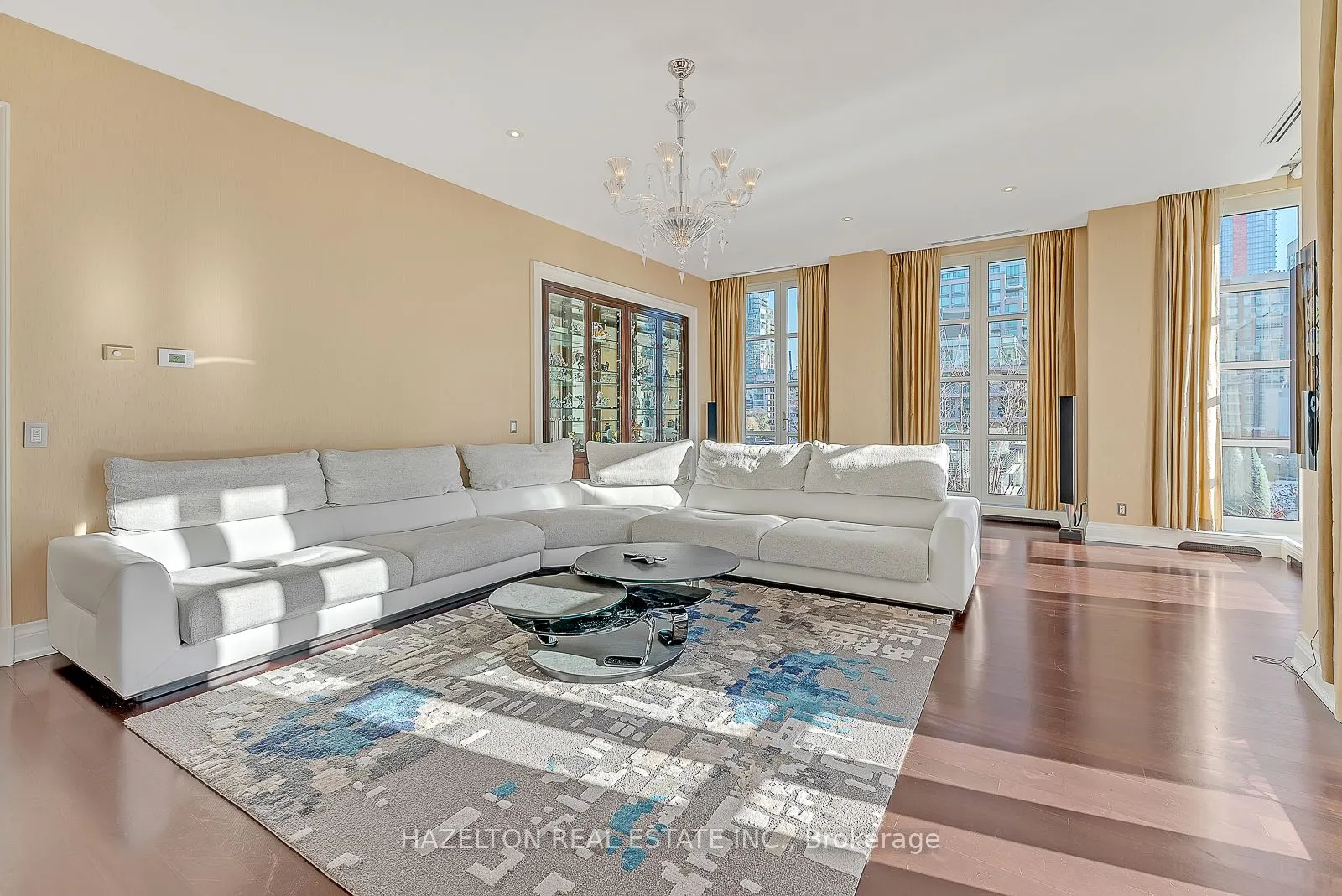 118 Yorkville Avenue, #601