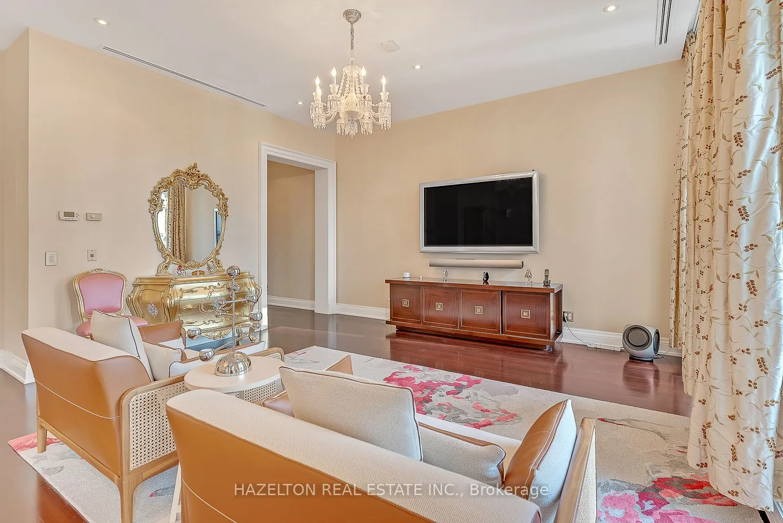 118 Yorkville Avenue, #601