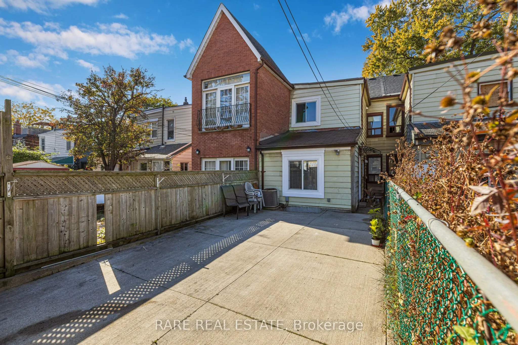 69 Robert Street