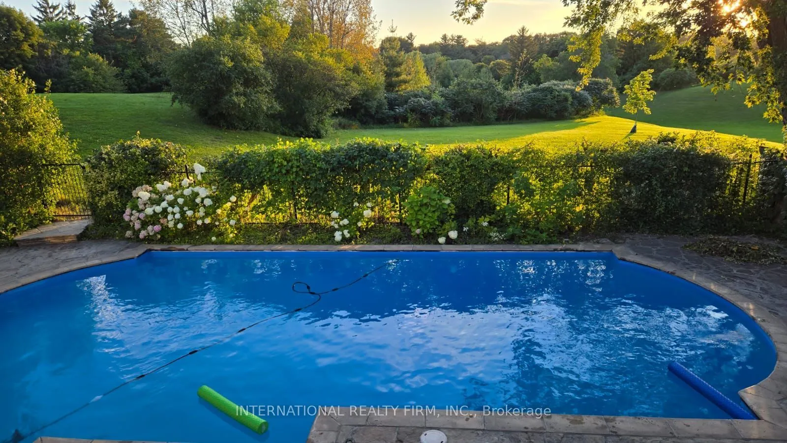 6 Penwood Crescent