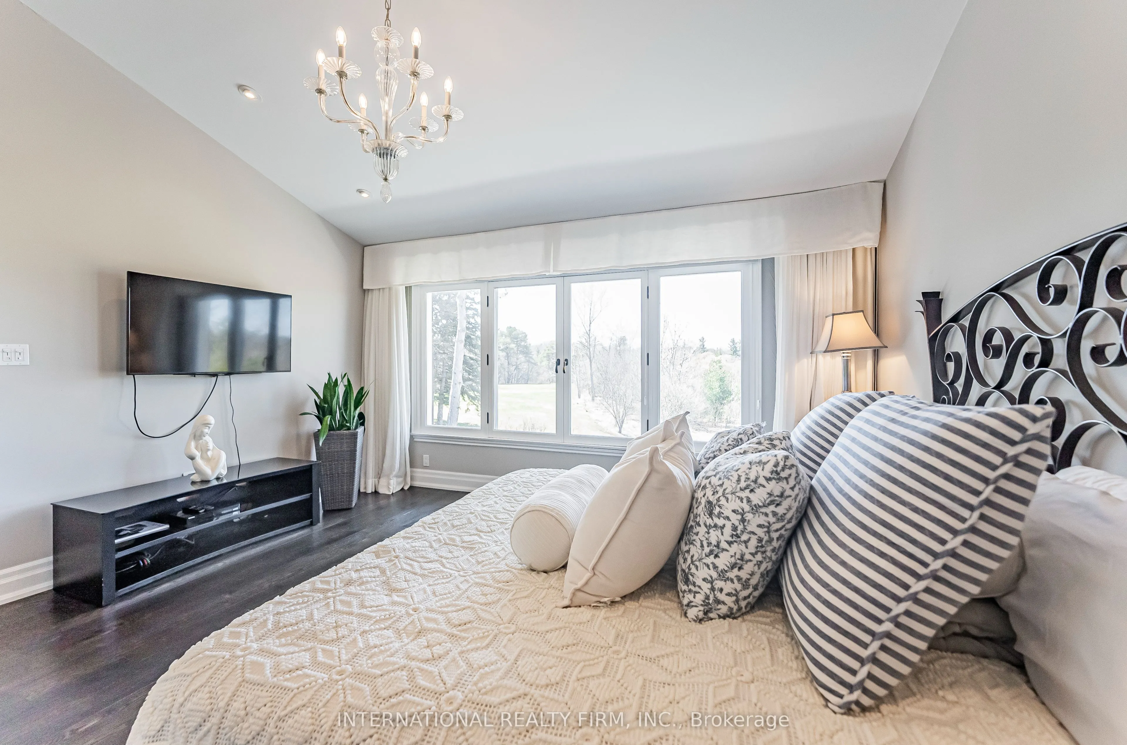 6 Penwood Crescent