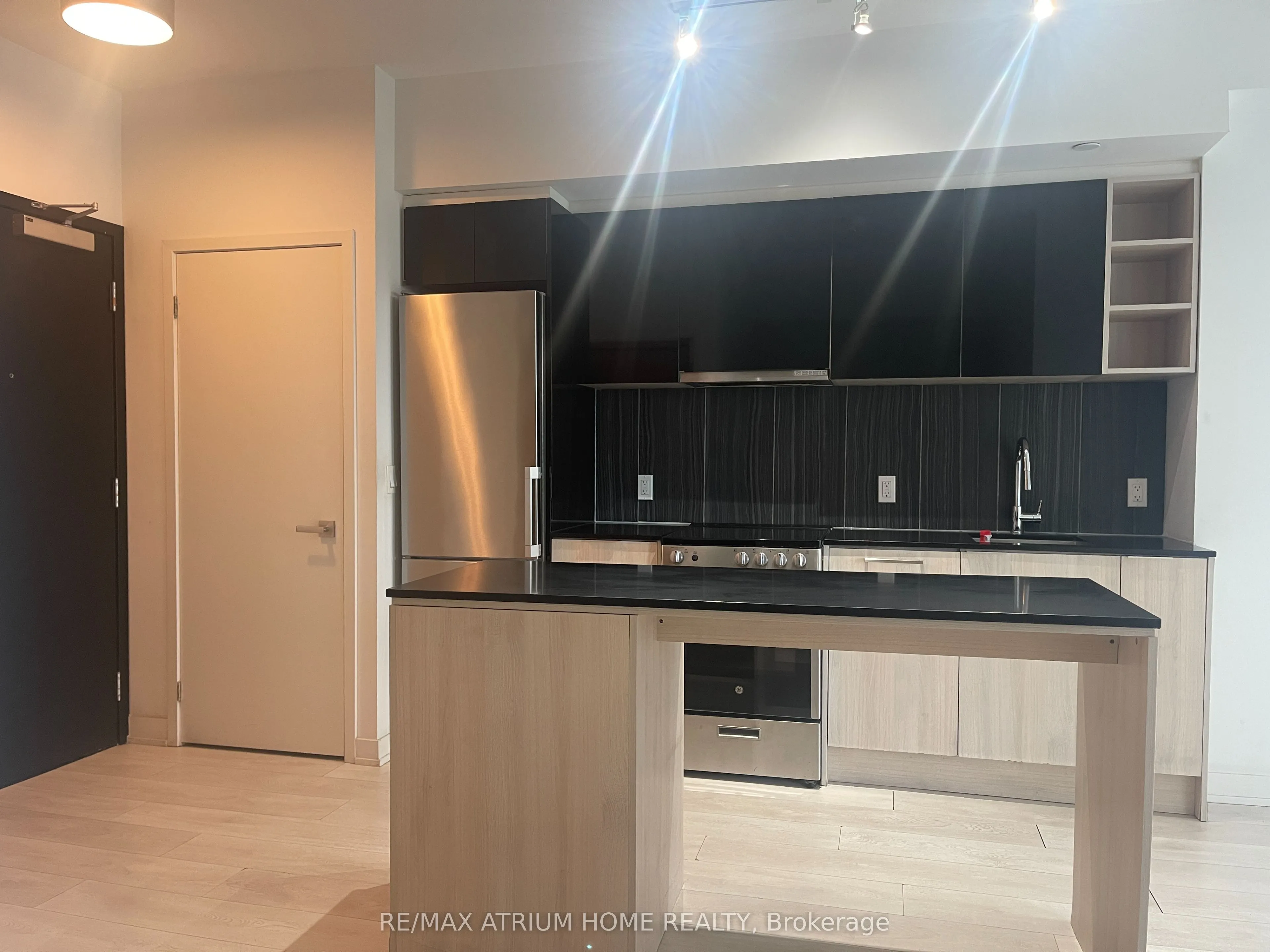 31 tippett Road, #919