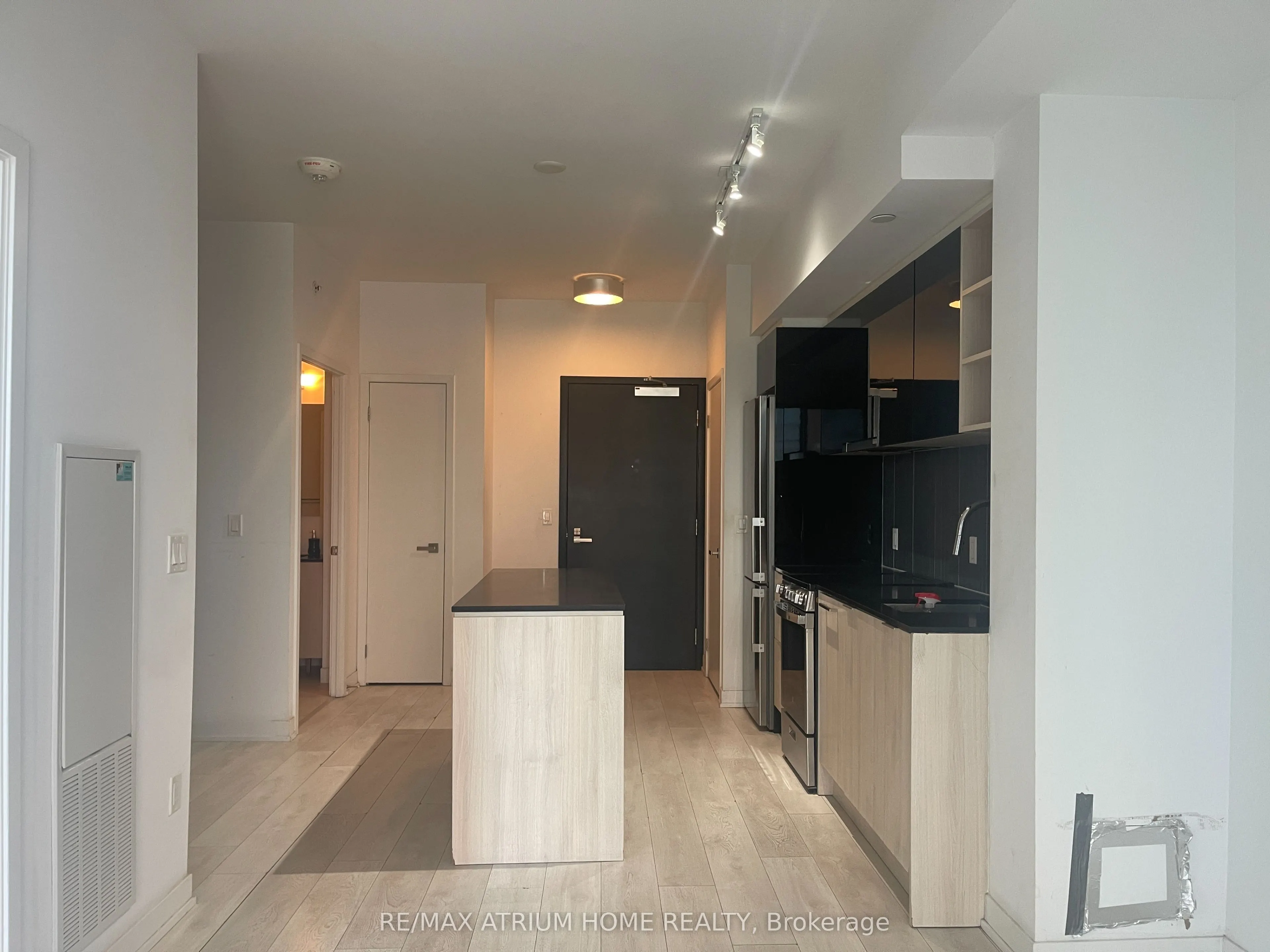 31 tippett Road, #919