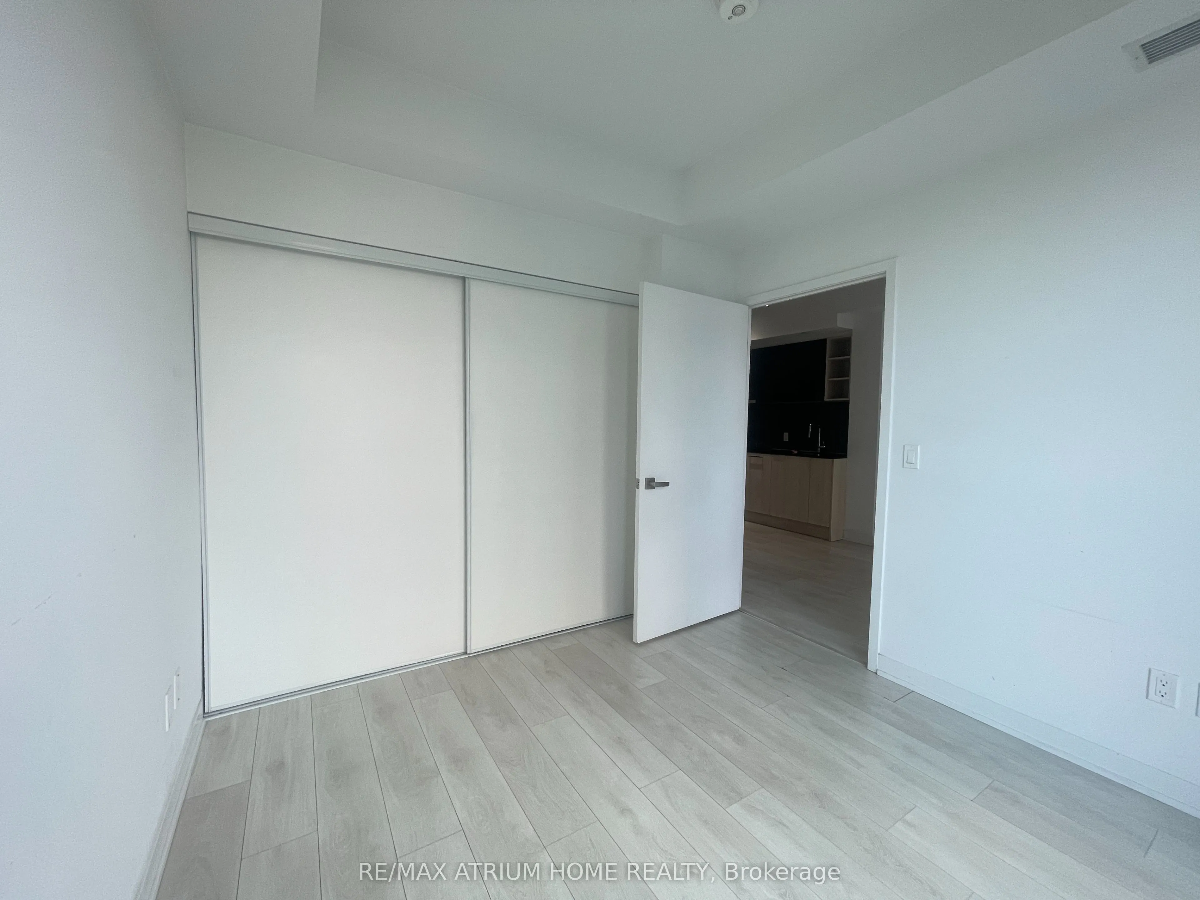 31 tippett Road, #919