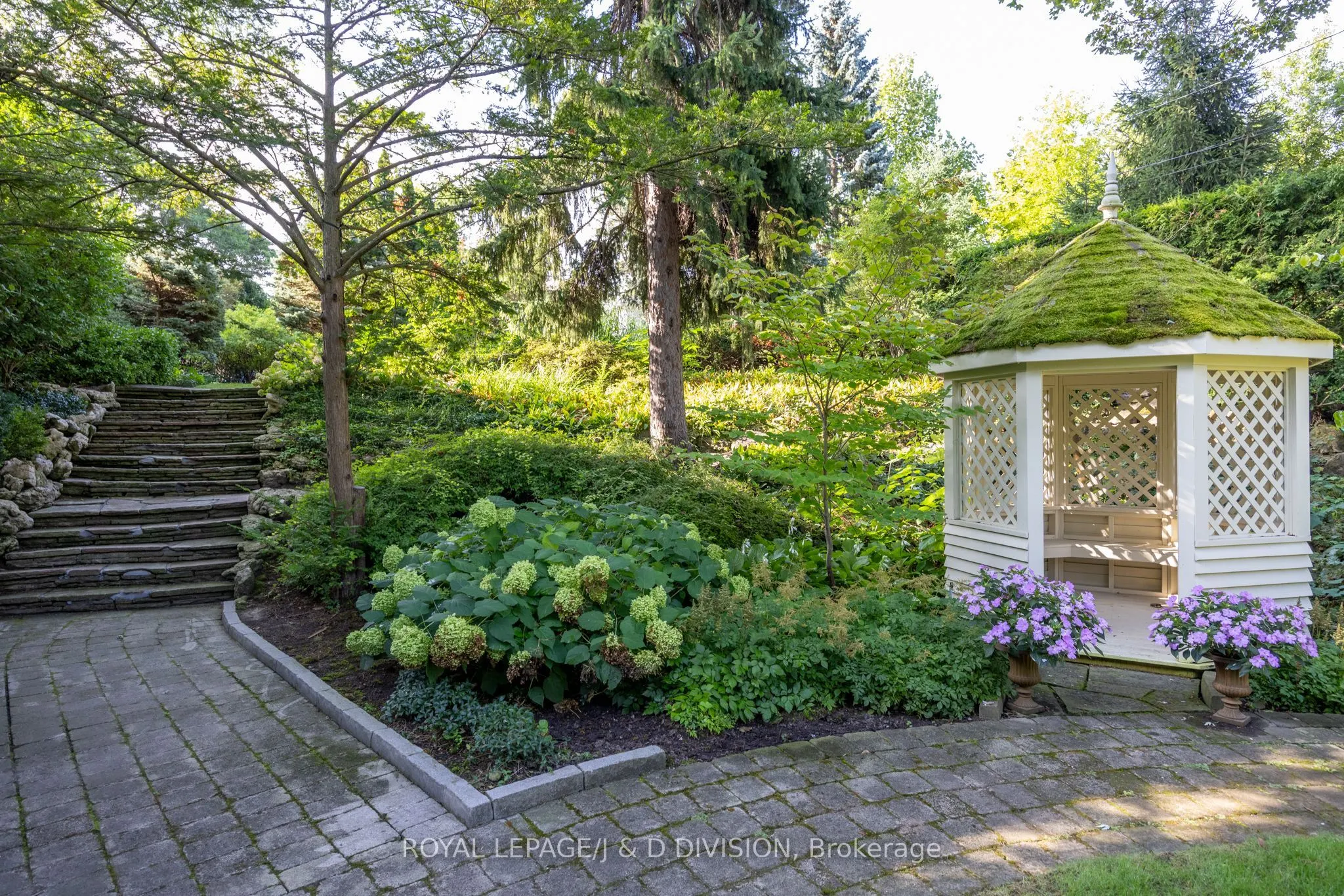 12 Forest Glen Crescent