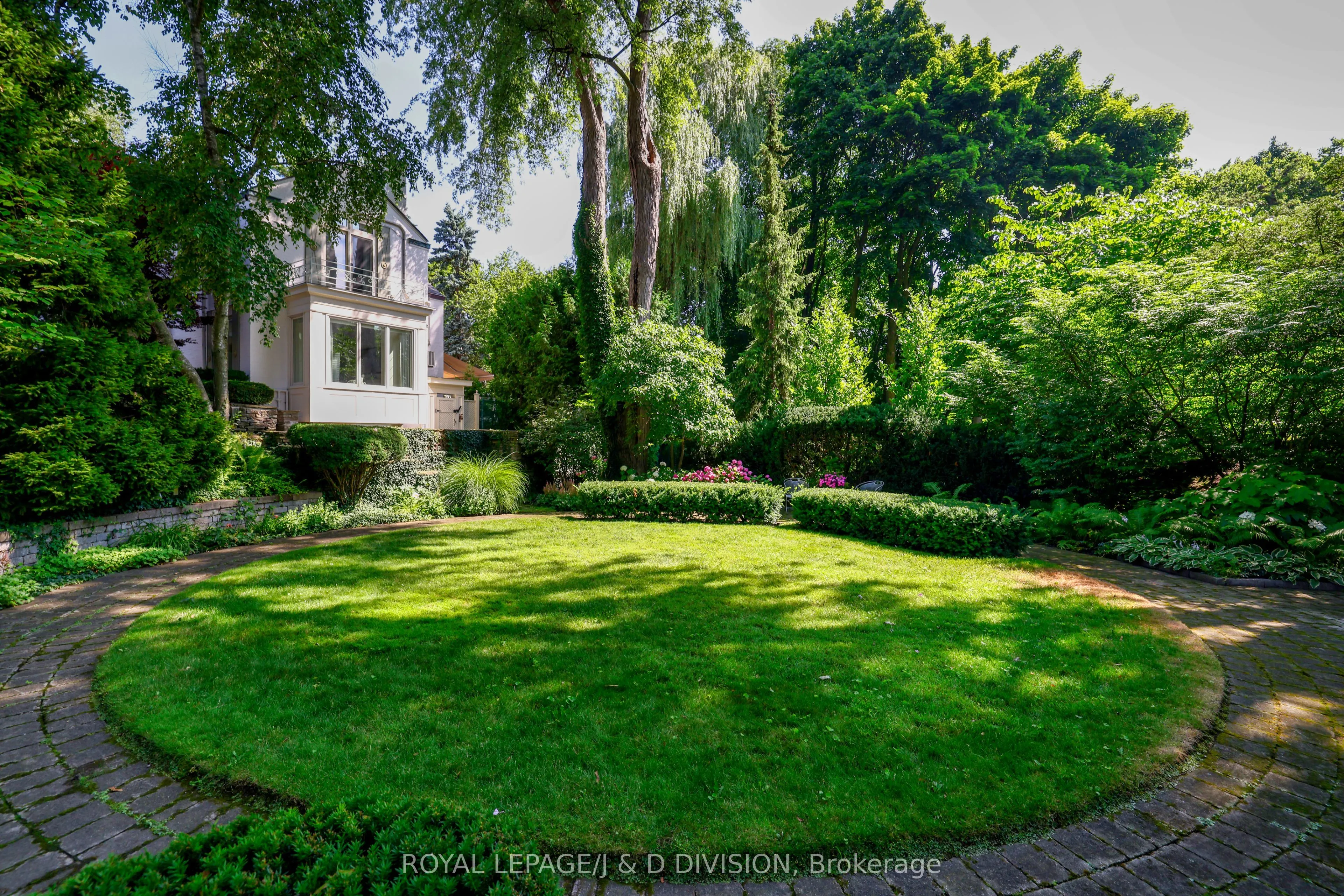 12 Forest Glen Crescent