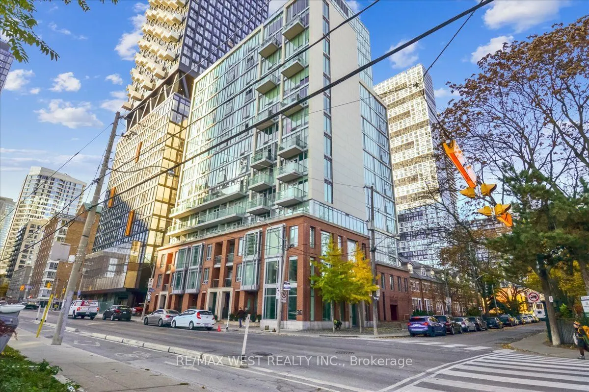 220 George Street, #903
