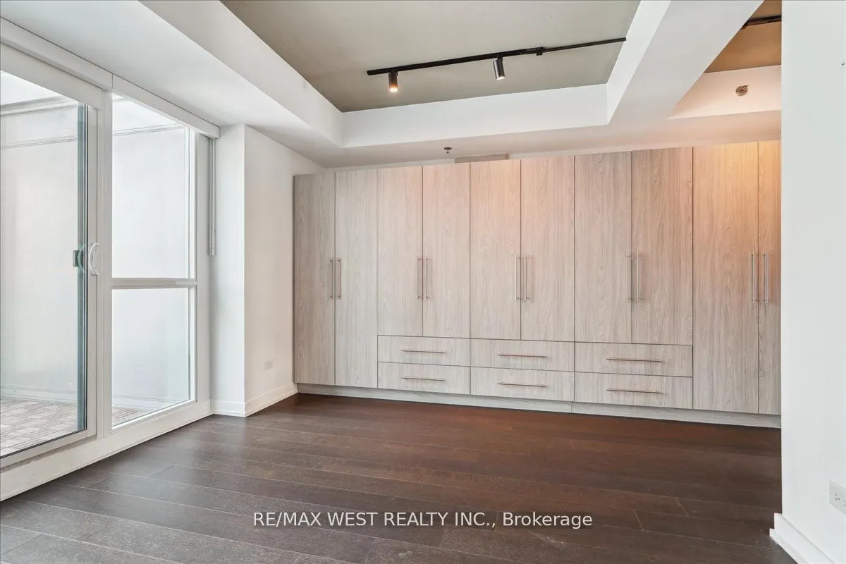 220 George Street, #903