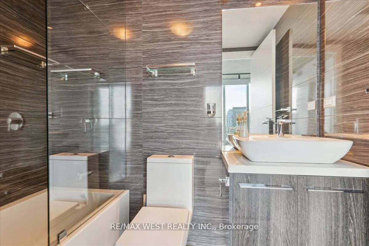220 George Street, #903