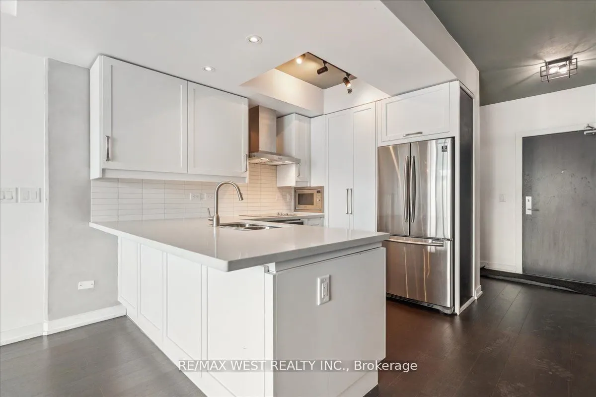 220 George Street, #903