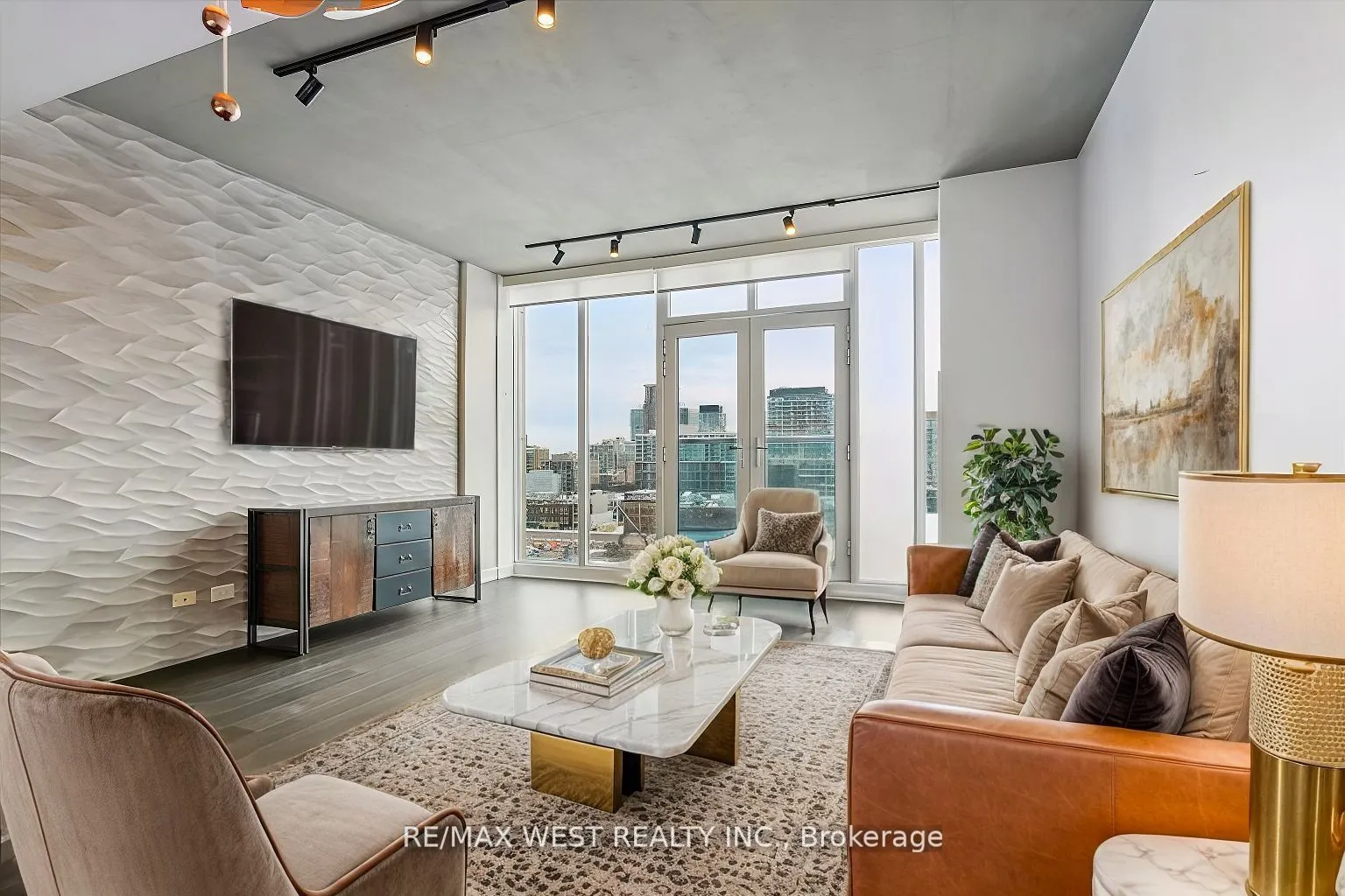 220 George Street, #903
