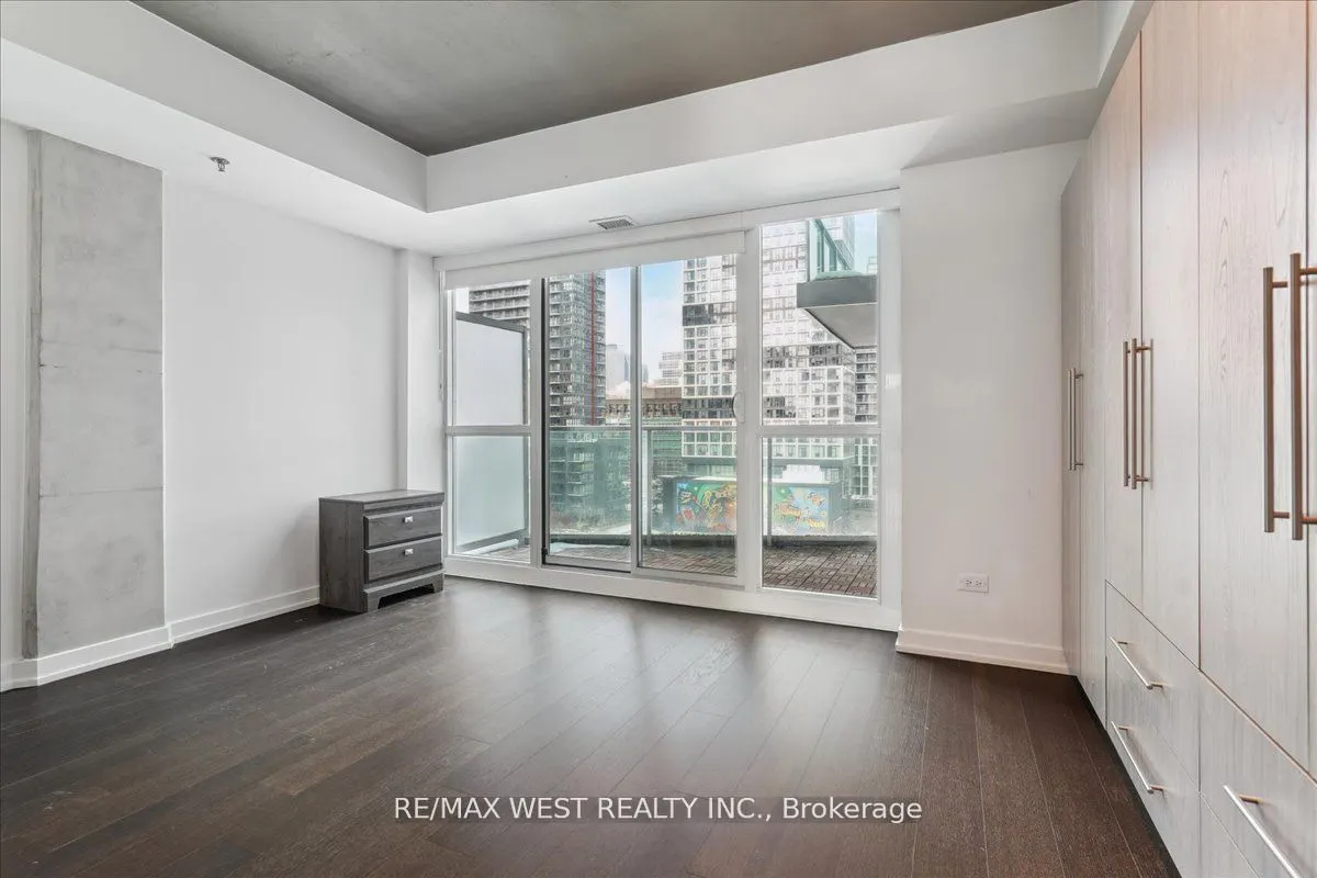 220 George Street, #903